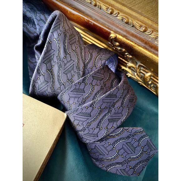 Vintage Christian Dior silk necktie with graphic print in soft purple - Picture 5 of 6